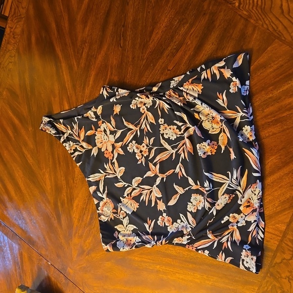 WhiteHouse Black Market one shoulder shirt - Picture 2 of 6